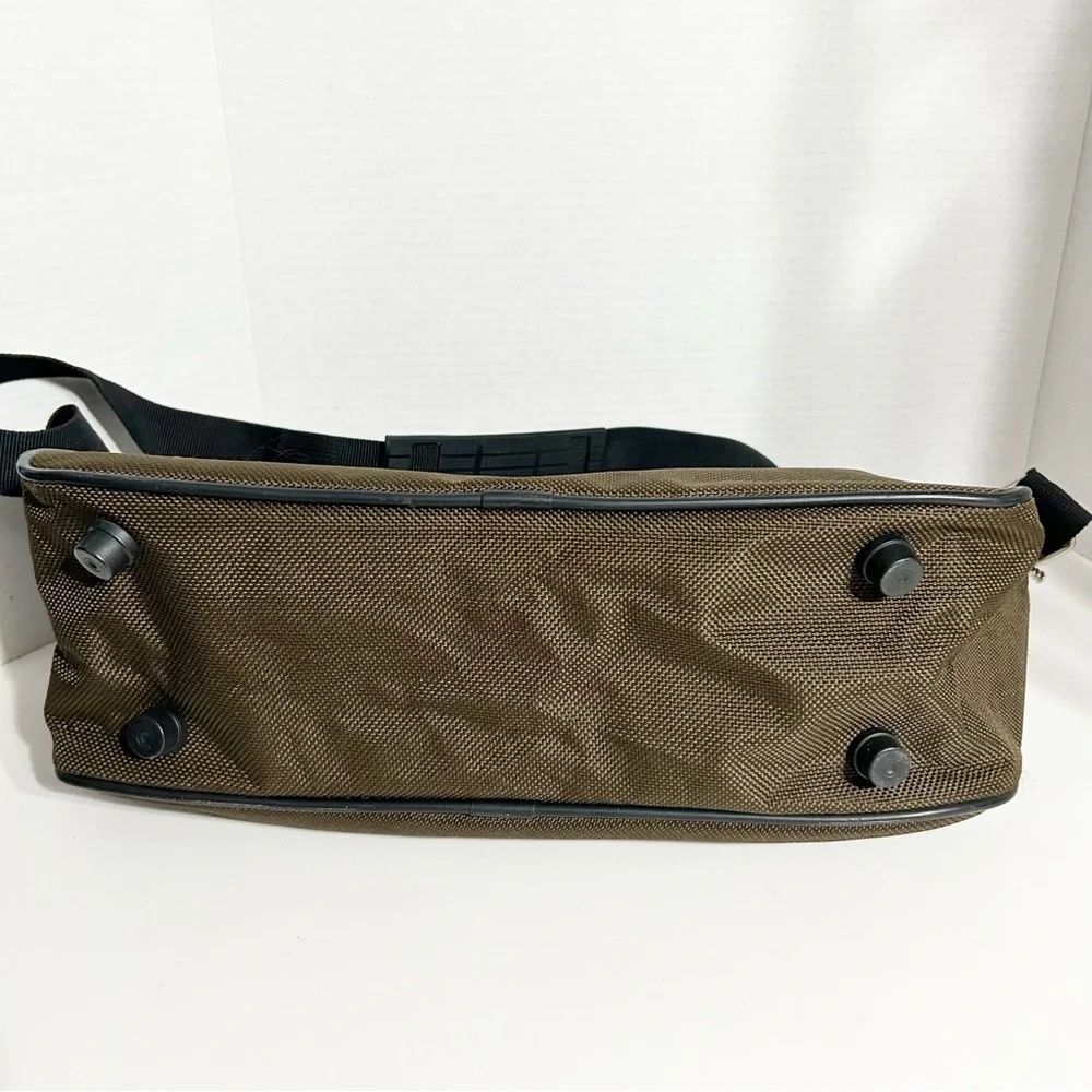 Dockers Double Compartment Carryon Travel Suitcase Bag Adjustable Shoulder Strap